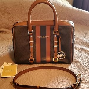 Michael Kors "Bedford Travel" duffel handbag color brown/acorn logo print canvas